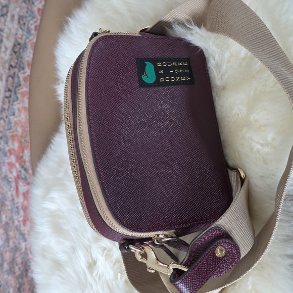 Gorgeous Dooney & Bourke Alpine Ambler 20 Grape Crossbody Bag ๐๐ - Picture 16 of 16